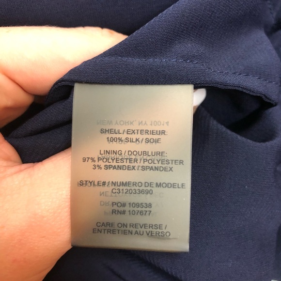 Alice + Olivia Scoop Silk Blouse Size Medium - Picture 4 of 6